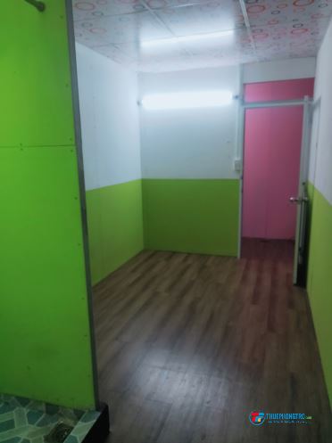 Phòng mới xây, giờ tự do, không chung chủ, ngay chợ, có chỗ để xe, có camera an ninh