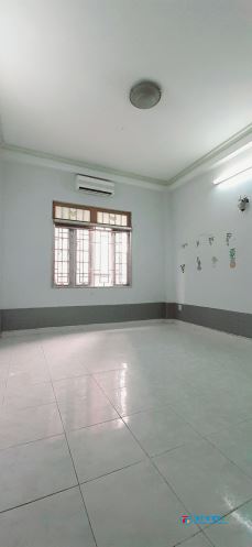 Phòng có MÁY LẠNH, cửa sổ- 63S Ung Văn Khiêm, gần Hutech, Hàng Xanh
