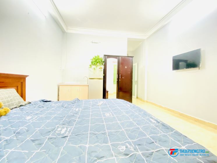 Phòng Phú Nhuận 30m2 BAN CÔNG giờ tự do, nội thất, BẾP, 4tr5