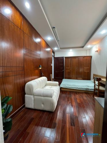 Căn hộ dịch vụ 1 phòng ngủ full nội thất gỗ cao cấp mới 100% ngay vòng xoay Lang Cha Cả