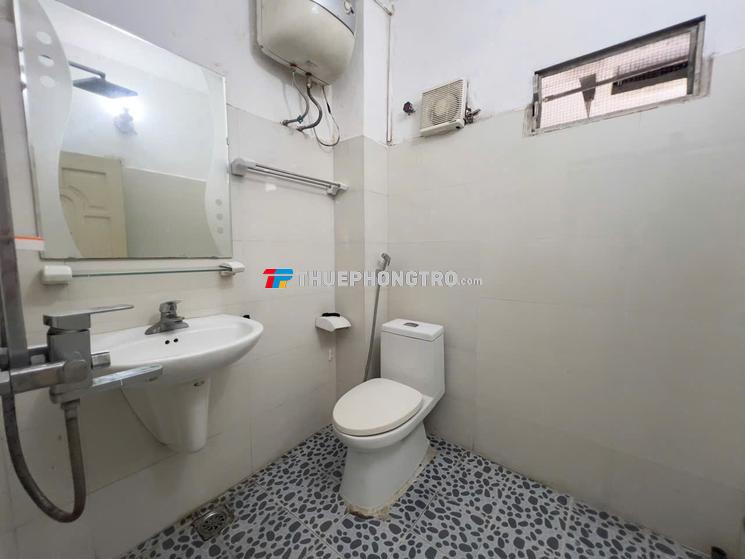 Cho thuê căn hộ tập thể tầng 5 mặt đường Trần Khát Chân-Hà Nội
