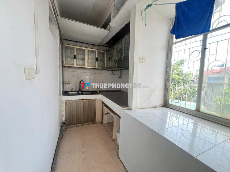 Cho thuê căn hộ tập thể tầng 5 mặt đường Trần Khát Chân-Hà Nội