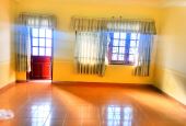 Phòng rông, thoáng mát, sạch sẽ, khu vực thuận tiện