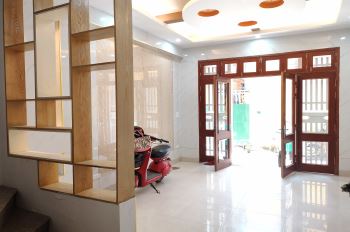 Cho thuê nhà 30 m2, 5 tầng ở ngõ 381 Nguyễn Khang, Yên Hòa, Cầu Giấy, Hà Nội