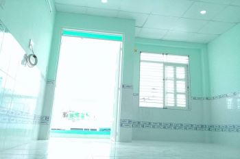 Phòng 25m2 , cmt8 ,giờ tự do,ban con ,cửa sổ,máy lạnh,wc,bếp 3t8