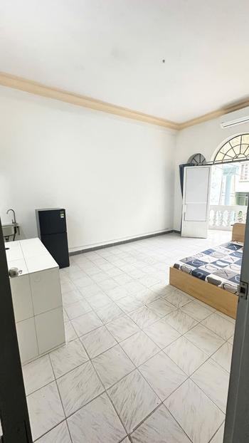 Phòng rộng siêu đẹp có Ban Công 21/1 Trường Sơn, P. 4, Q. Tân Bình DT: 30m2 (Gần Sân Bay)
