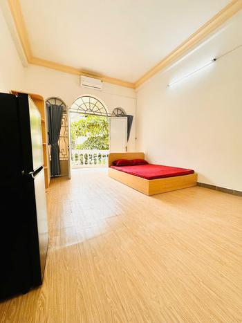 Phòng rộng siêu đẹp có Ban Công 21/1 Trường Sơn, P. 4, Q. Tân Bình DT: 30m2 (Gần Sân Bay)
