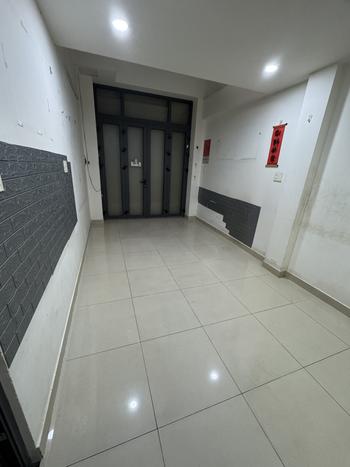 Cho thuê nhà kinh doanh, cách chợ Thuốc tây Nguyễn Giảng Thanh 100m, dường ô tô tải vào được,  gần siêu thị Go và chợ Hòa Hưng