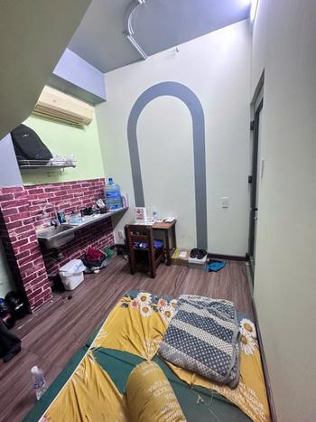 Tầng trệt Giá 2,7tr/tháng, 15m2 giờ tự do, có máy điều hòa